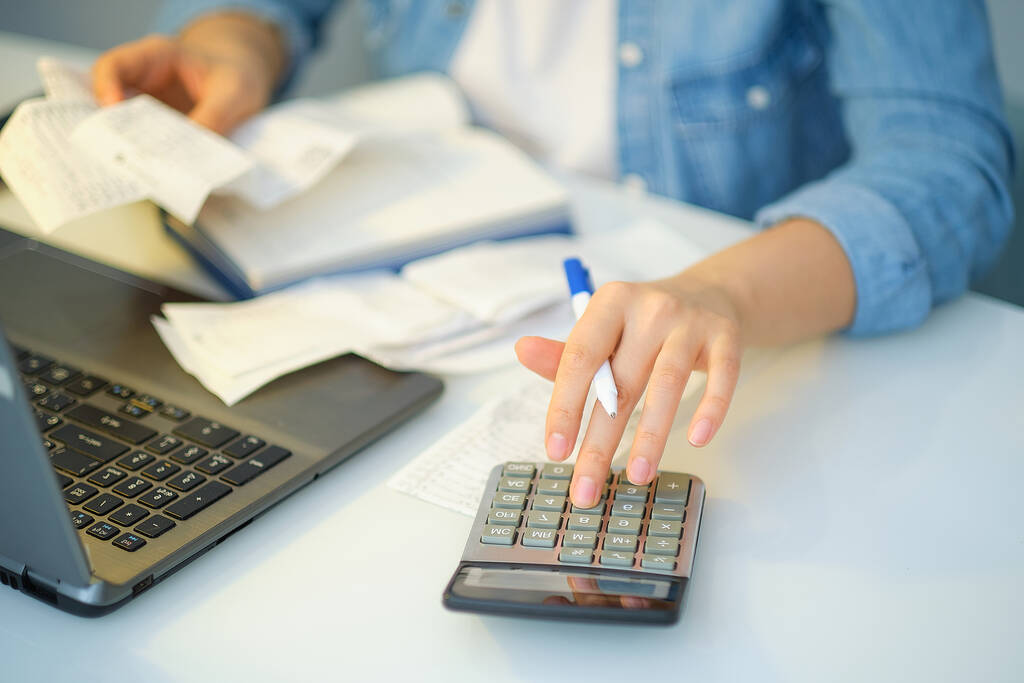 Bachelorette Party Budget Guide Splitting Costs Without the Awkward (2) Bachelorette Party Budget Guide Splitting Costs Without the Awkward (2)
