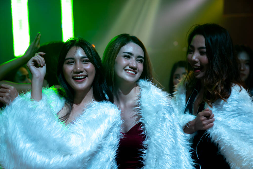 The Complete Bachelorette Party Itinerary Guide What to Do Each Day of the Weekend (4) The Complete Bachelorette Party Itinerary Guide What to Do Each Day of the Weekend (4)